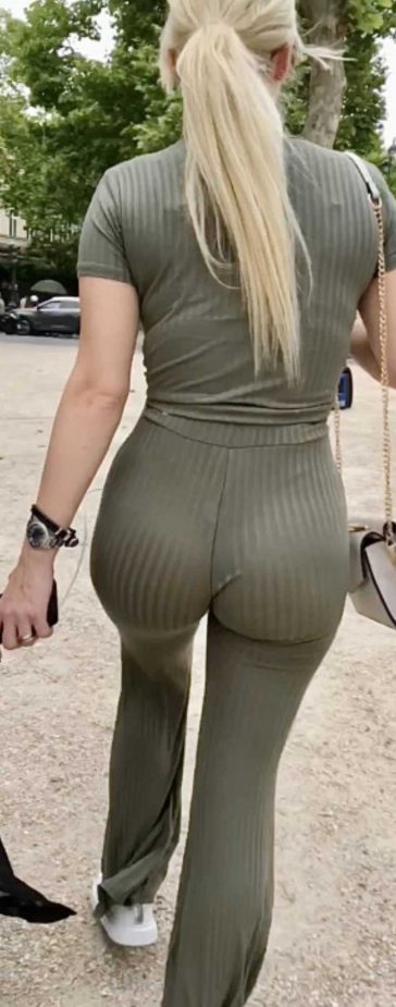 See Thru Leggings Candid Girl With Peach Ass